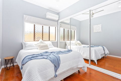Perfect Cooee Bay Beach Getaway! - New Castle Holiday 3