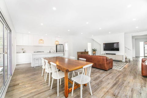Perfect For Families And Groups - Large 5 Bedroom - New Castle Holiday 0