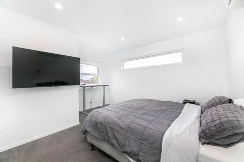 Perfect For Families And Groups - Large 5 Bedroom - New Castle Holiday 3