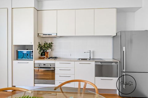 Perfect Penthouse - WiFi Included - New Castle Holiday 3