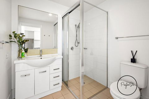 Perfect Penthouse - WiFi Included - New Castle Holiday 1