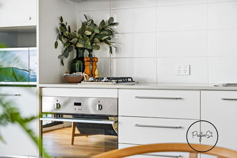 Perfect Penthouse - WiFi Included - New Castle Holiday 2