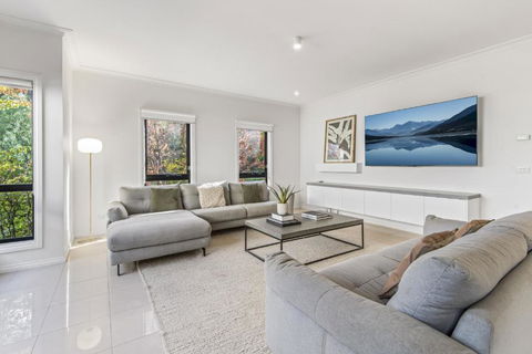 Perfectly Located 4-Bed House In Kensington - New Castle Holiday 0