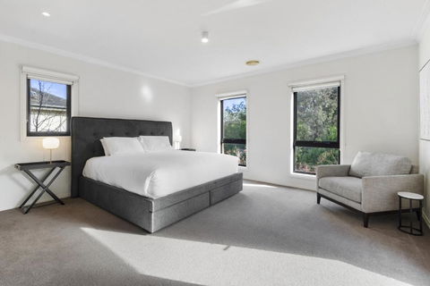 Perfectly Located 4-Bed House In Kensington - New Castle Holiday 1