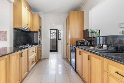 Perfectly Located 4-Bed House In Kensington - New Castle Holiday 2