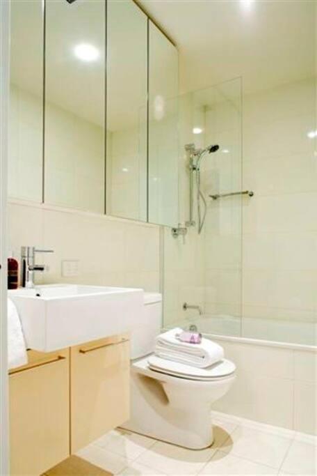 Perfectly Located Crows Nest Apartment C404 - New Castle Holiday 2