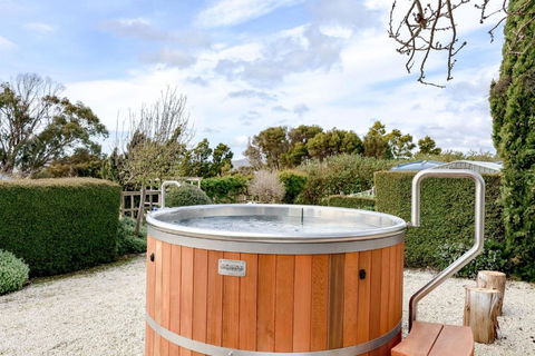 Petite Chateau Waterfront Chateau With Hot Tub - New Castle Holiday 3
