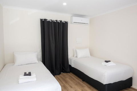 Petrie Mill Motel - New Castle Holiday 2