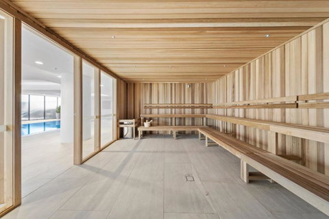 Phillip 2-Bed: Chic Interiors Amazing Amenities - New Castle Holiday 2