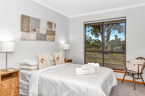 Picturesque Vineyard Farmhouse Nestled On 40-Acres - New Castle Holiday 2