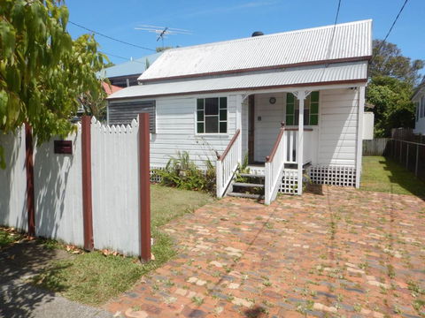 Pine Cottage - New Castle Holiday 2