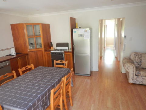 Pine Cottage - New Castle Holiday 3