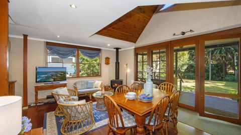 Pine Lodge Pearl Beach - New Castle Holiday 3