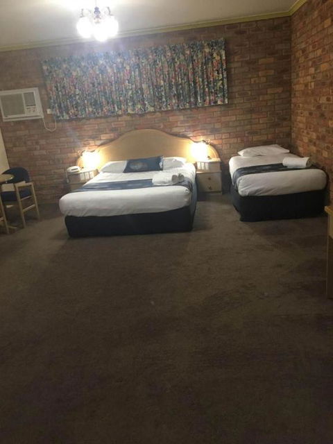 Pines Country Club Motor Inn - New Castle Holiday 3