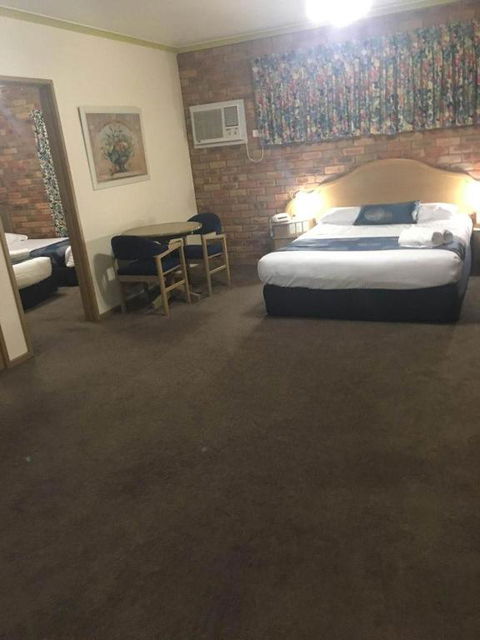 Pines Country Club Motor Inn - New Castle Holiday 2