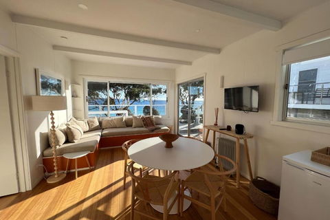 PIPI SHACK - Iconic Waterfront Shack Binalong Bay - New Castle Holiday 2