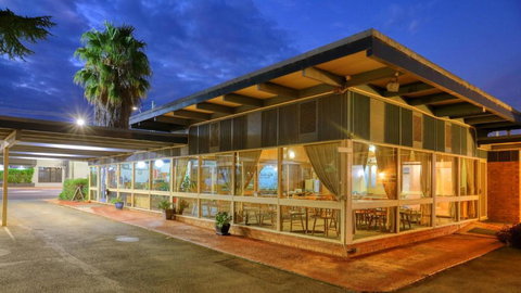 Plainsman Motel - New Castle Holiday 3