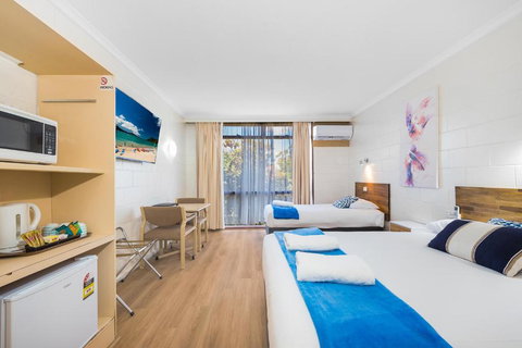 Plainsman Motel - New Castle Holiday 2