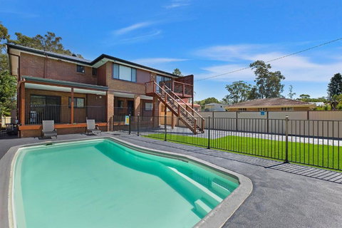 Poolside At Costa - New Castle Holiday 0