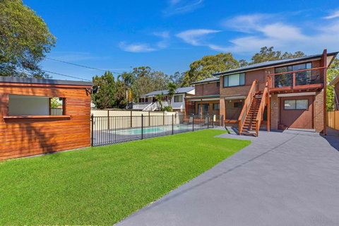 Poolside At Costa - New Castle Holiday 2