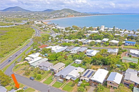 Poppies Cottage - Cooee Bay Beachside Retreat - New Castle Holiday 2