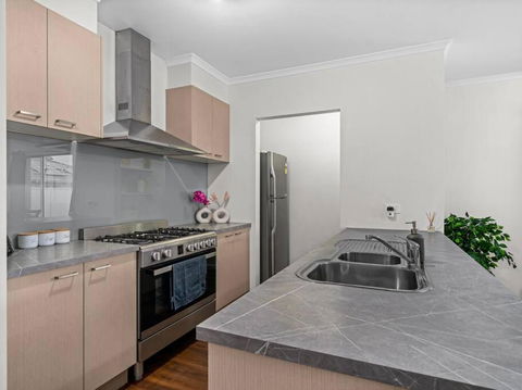 Popular Villa Shepparton - New Castle Holiday 3