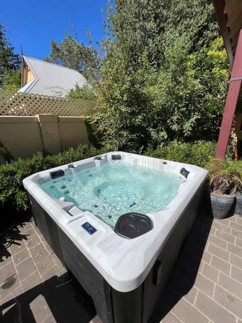 Porters Cottage Oasis - New Castle Holiday 1