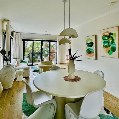 Position Perfection- Mornington - New Castle Holiday 0