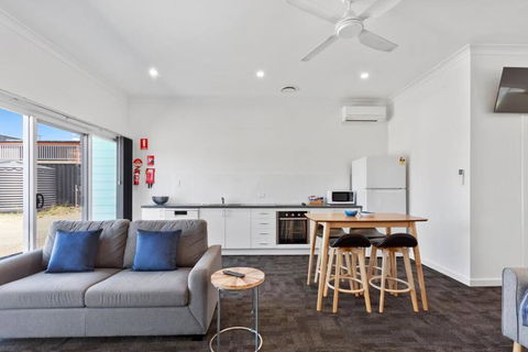 Port Lincoln Shark Apartment 6 - New Castle Holiday 1