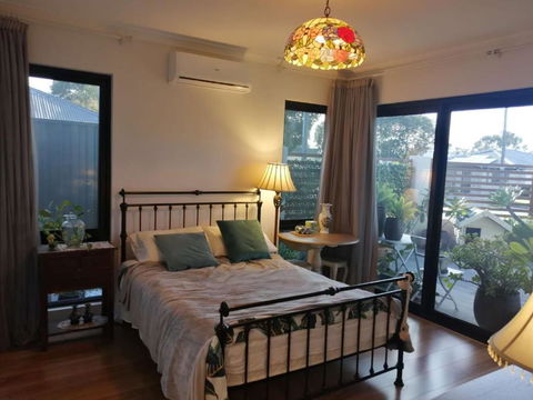 Private & Cosy! Master Bedroom In Perth With Garden View - New Castle Holiday 0
