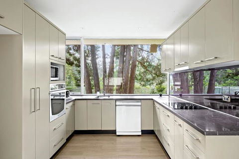 Quaint Queen Room - Central Location At Pymble - Shared Bathroom - New Castle Holiday 2
