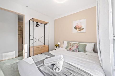 Quaint Queen Room In Pymble - Private Spot - Shared Bathroom - New Castle Holiday 0
