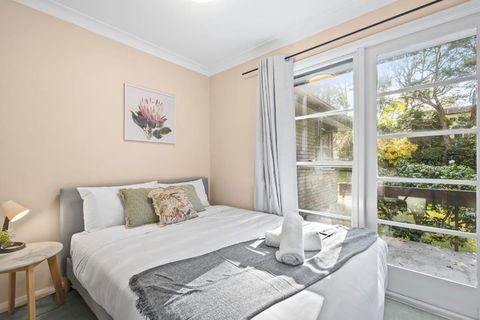 Quaint Queen Room In Pymble - Private Spot - Shared Bathroom - New Castle Holiday 1