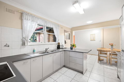 Quaint Queen Room In Pymble - Private Spot - Shared Bathroom - New Castle Holiday 2