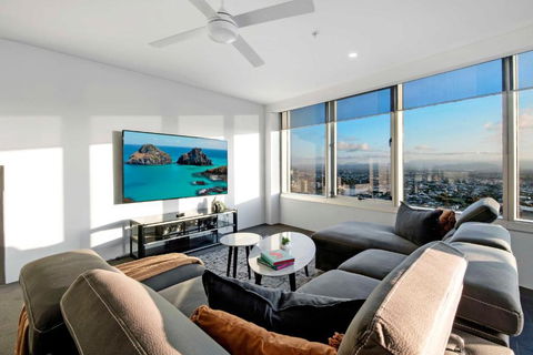 Q Tower Apartments In Surfers Paradise - From Level 3 - Self Contained & Privately Managed - Wow Stay - New Castle Holiday 2