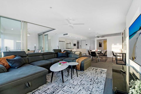 Q Tower Apartments In Surfers Paradise - From Level 3 - Self Contained & Privately Managed - Wow Stay - New Castle Holiday 3