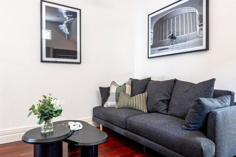 Prahran Timeless & Modern Haven, With Parking - New Castle Holiday 1