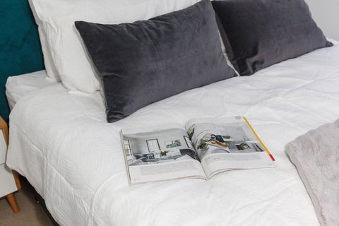 Premium Albert Park Grand Prix Apartment By Ready Set Host - New Castle Holiday 1