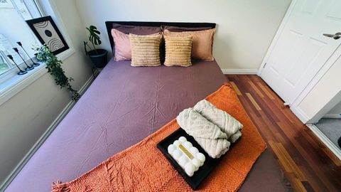 Premium Bedroom In Melbourne - New Castle Holiday 2