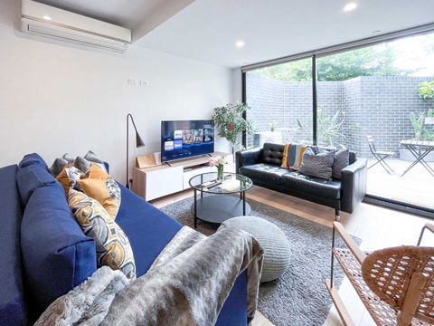 Pride Bentleigh Apartment With Private Garden - New Castle Holiday 0