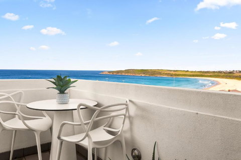 Pristine 2-Bed With Expansive Beach Views - New Castle Holiday 3