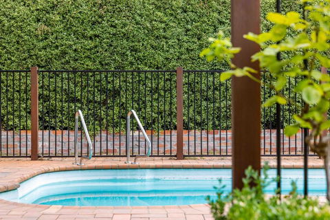 Private Pool Retreat In Watson - New Castle Holiday 0