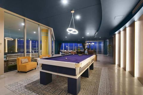 Q1 Skyview Retreat - Level 31 Spectacular Views - New Castle Holiday 3