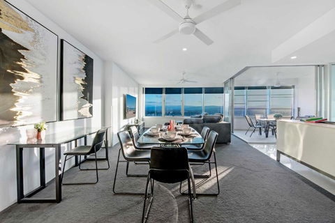 Q Tower At Surfers Paradise - From Level 3 - Private & Self Contained Apartments - New Castle Holiday 3