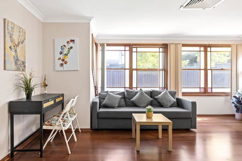 Quadruple Room W Ensuite In Gordon Near Train & Bus - New Castle Holiday 2