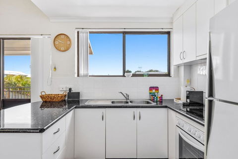 Quaint 2-Bed Beach Abode With Ocean Views - New Castle Holiday 2