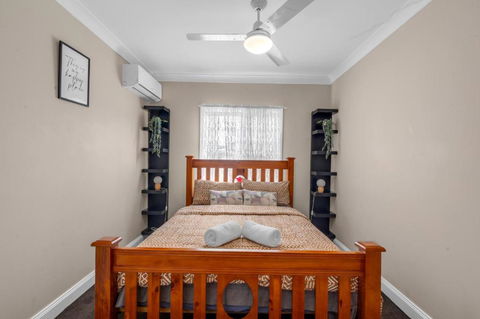 Quaint 2 Bedroom Fully Furnished Cottage - New Castle Holiday 1