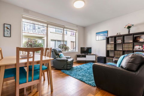 Quaint & Homey Ripponlea Flat - New Castle Holiday 0