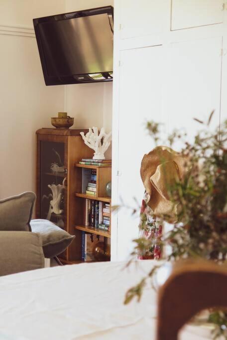Quaint And Intimate 1-bed Seaside Cottage - New Castle Holiday 1