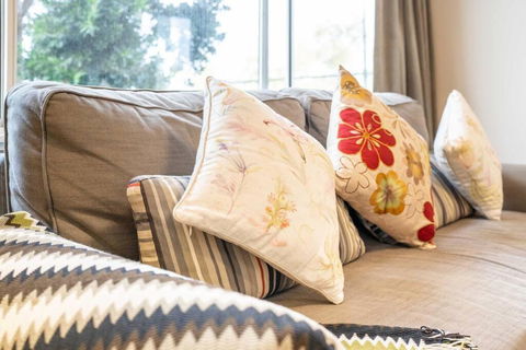 Quaint Auchenflower 1B1B Apt W Parking Close To UQ - New Castle Holiday 1